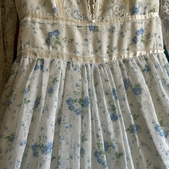 White and Blue Tiered Long Sleeve Sundress with Mandarin Collar - Picture 14 of 15